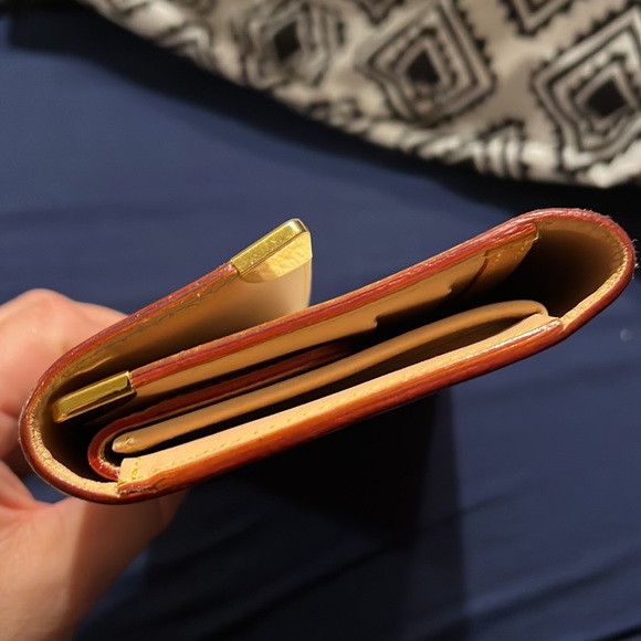 Authentic Louis Vuitton international wallet. - Picture 9 of 12